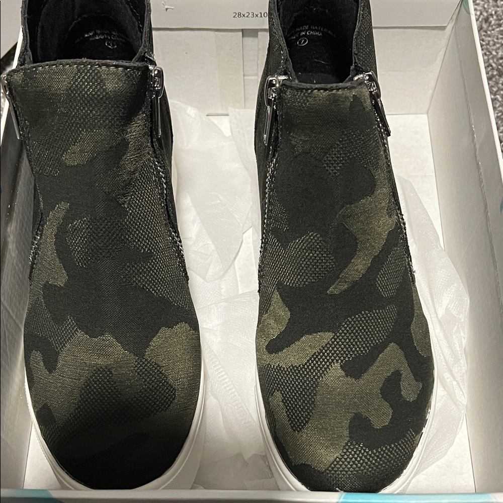 Soda Black and Green Camouflage Wedges - Picture 1 of 14
